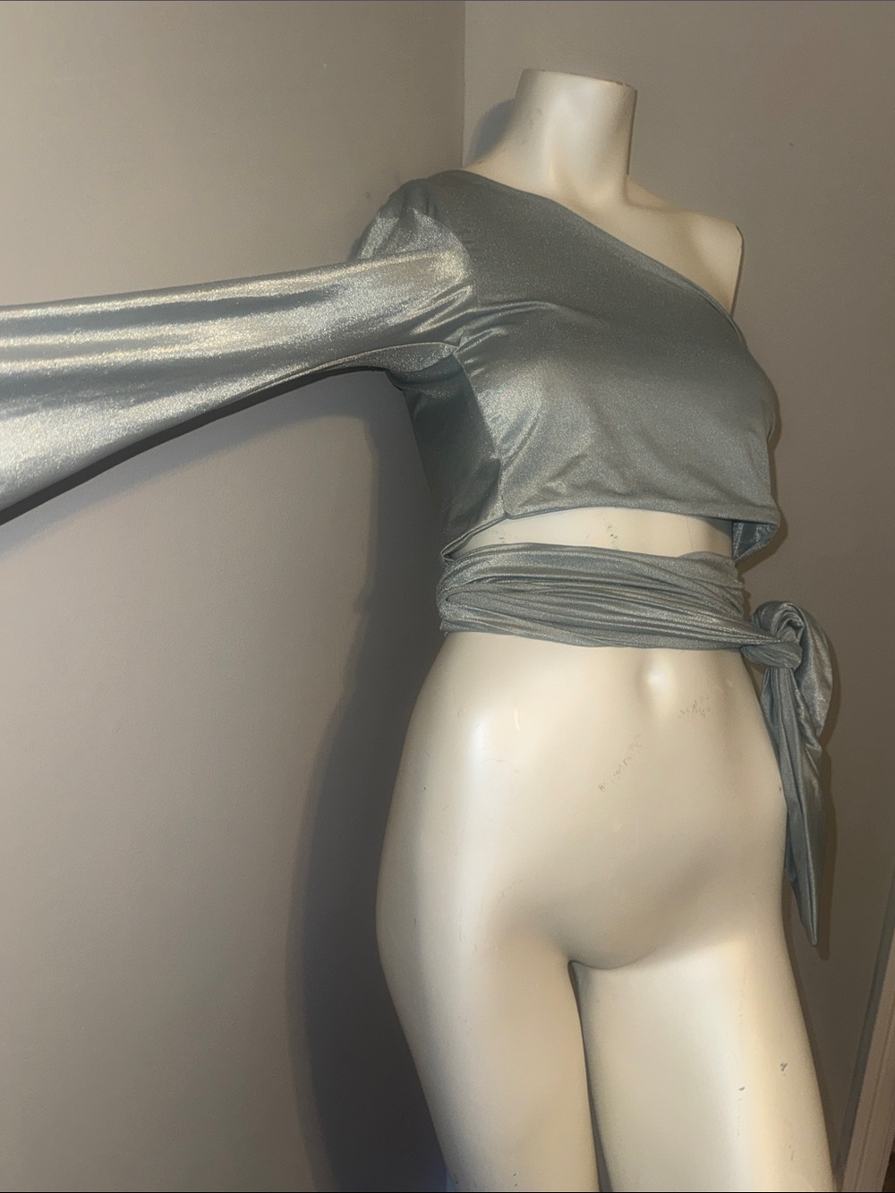 Yantomo boutique One-Shoulder Metallic Silver Wrap Crop Top. Size small NWOT